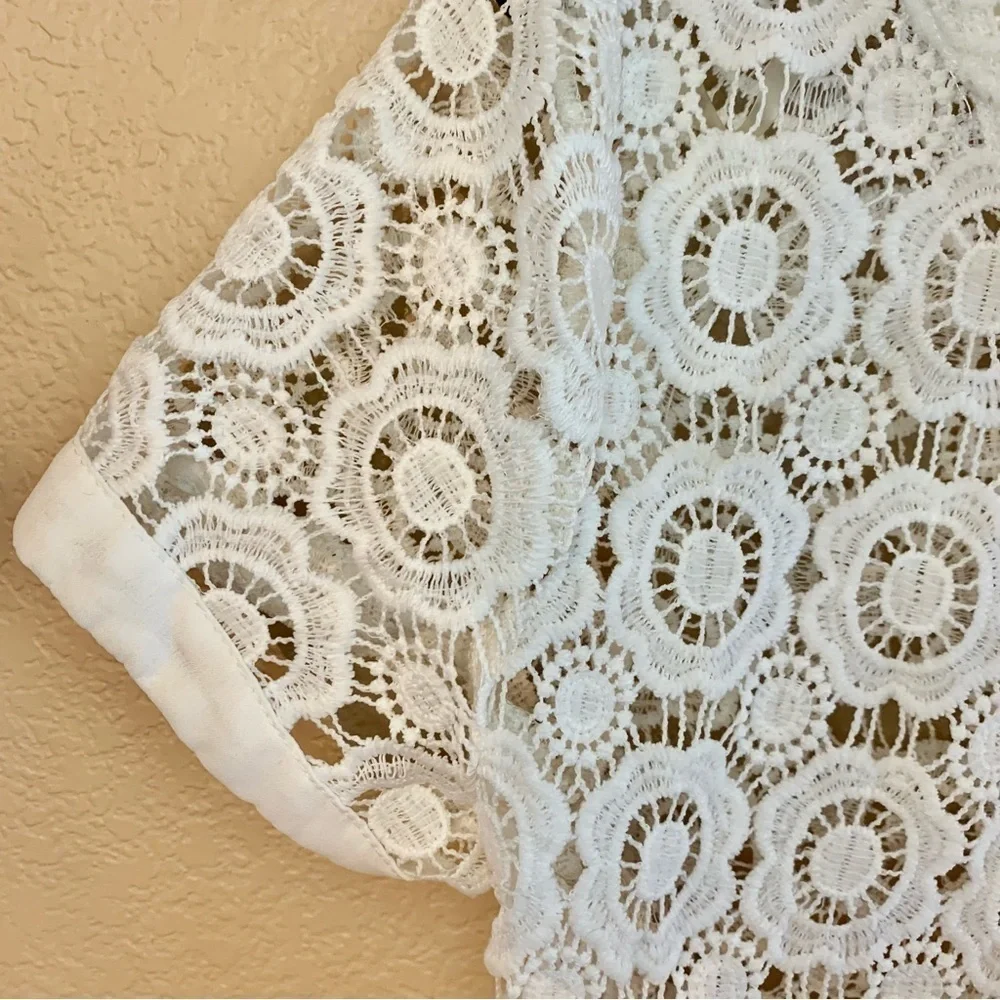 NWT L’Atiste Lace Crop Top Medium White Floral Crochet Design Lace-Up Back New - Picture 11 of 16
